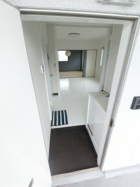 川島ビルの玄関