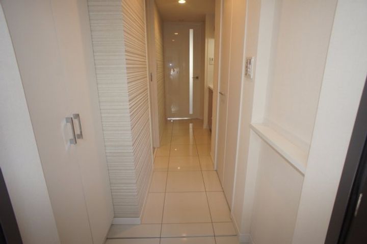 大阪府大阪市北区同心1(マンション)の賃貸物件の玄関