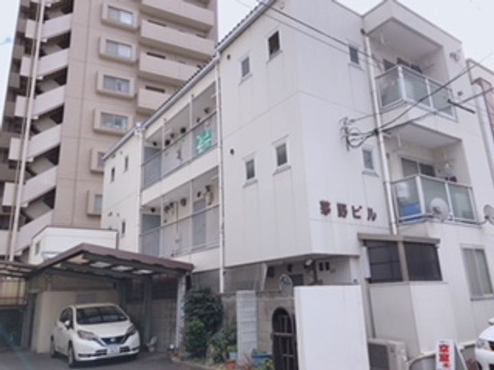 茅野ビルの外観