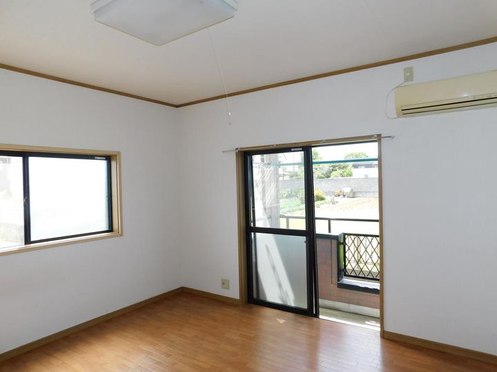 光ハイツの居間