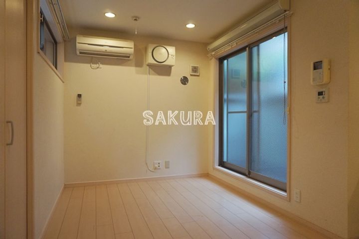 ソリッド桜木町の居間