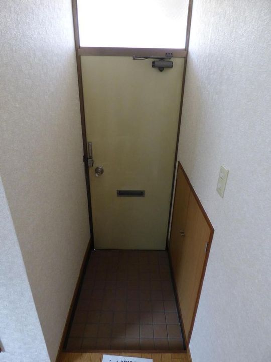 第二鳥塚コーポの玄関