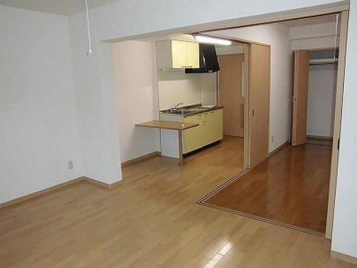 クレセール津島の居間