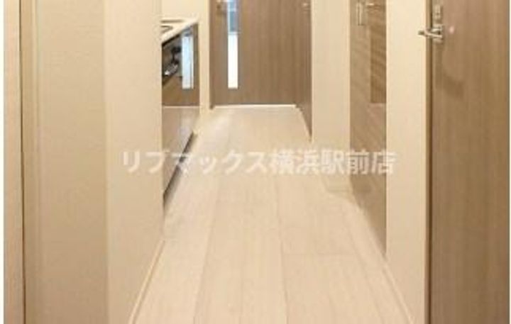 神奈川県横浜市神奈川区子安通3(マンション)の賃貸物件の玄関