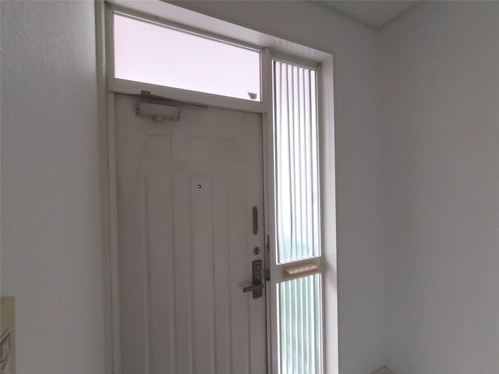 グリムハウスの玄関