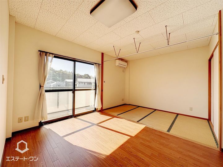 ハイツとみたの森の居間