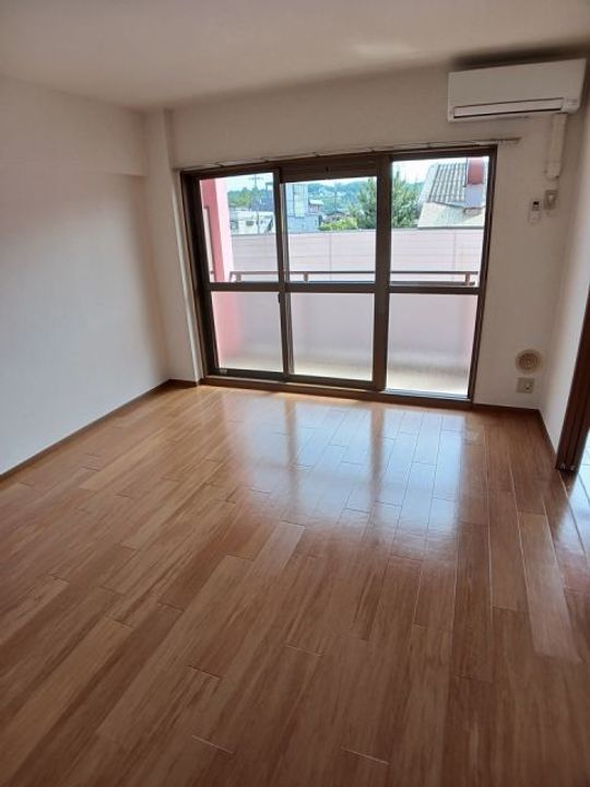 群馬県高崎市八千代町4(マンション)の賃貸物件の居間