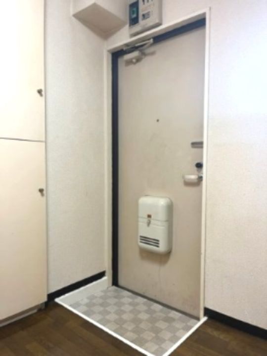 エニーセ西青木の玄関