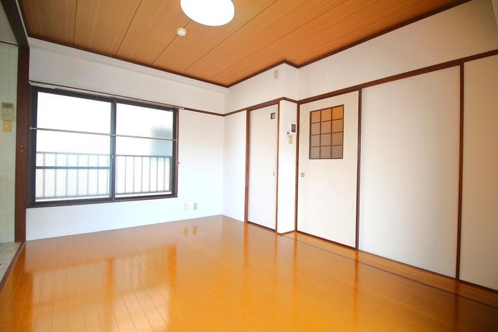 プラス・ドゥ・カネガエの内装