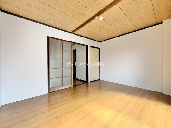 関口マンションの居間