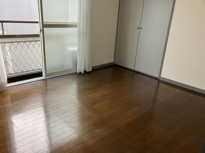 シャルマン二番館の居間