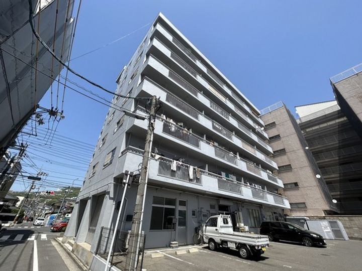 鈴峰ビルの外観