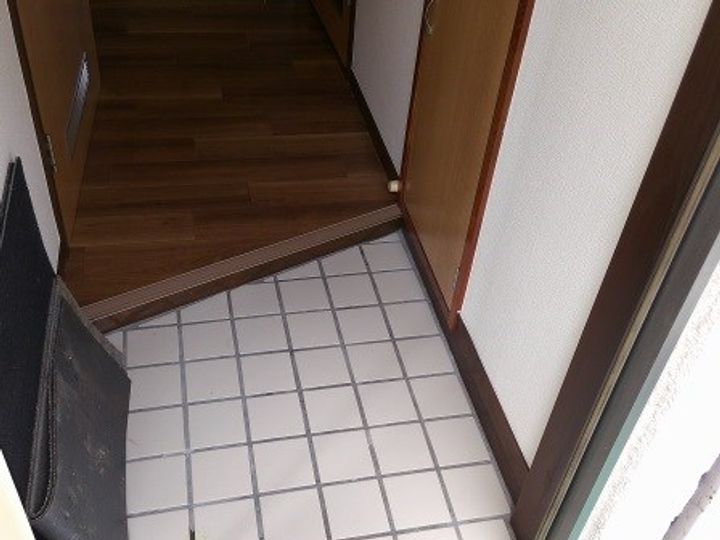 埼玉県新座市石神3(マンション)の賃貸物件の玄関