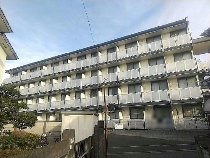 レオパレスプレシアの外観