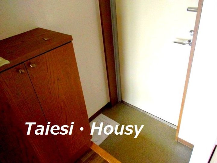 リバーサイドハイツ湘南の玄関