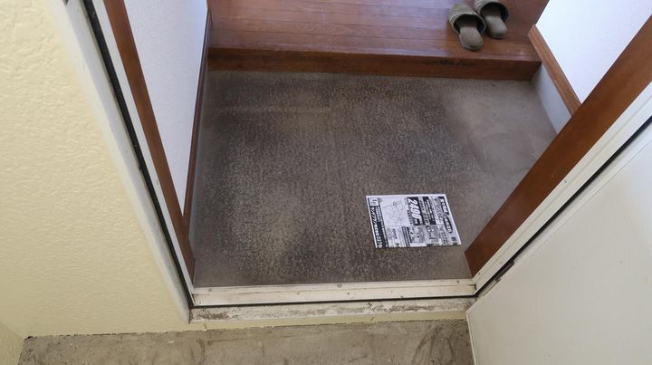 三水ハイツの玄関