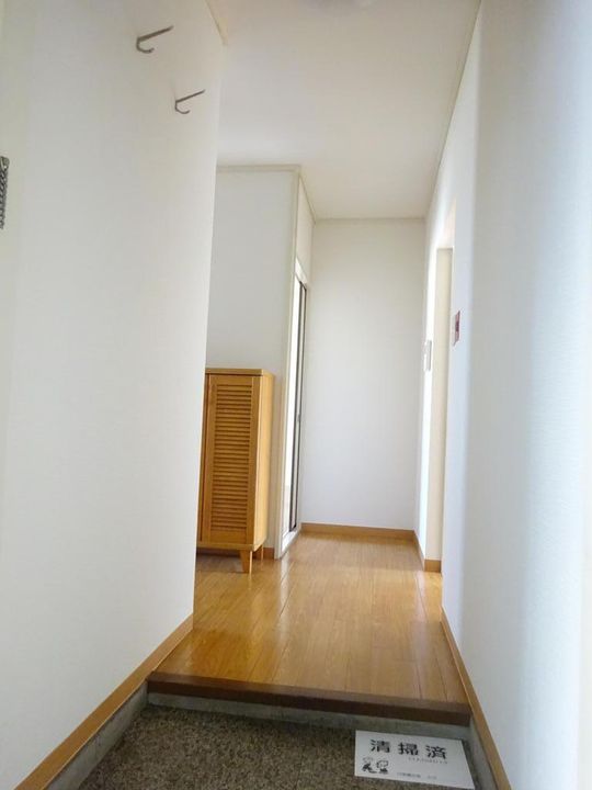 オザワマンションの玄関