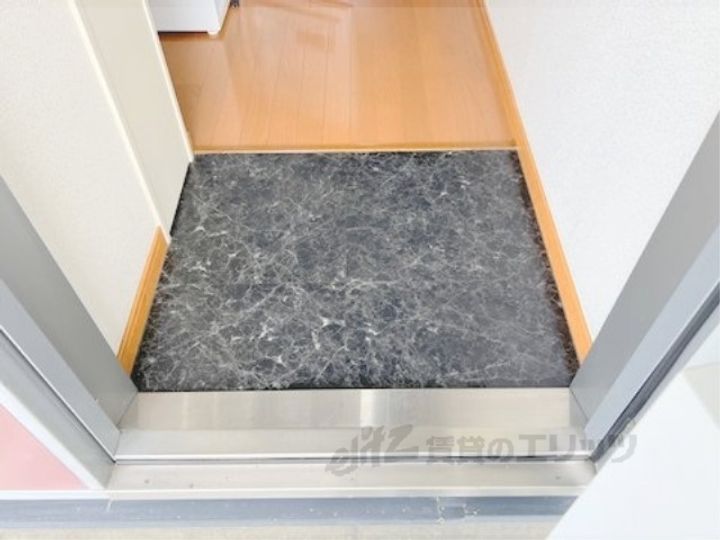 レオパレスエスポワールの玄関