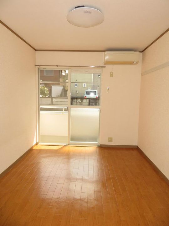 ハイツサザンクロスIIの居間