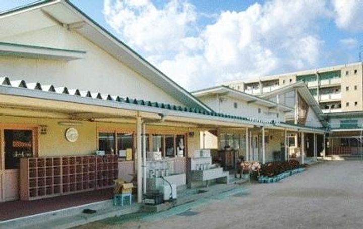 フローレスの周辺