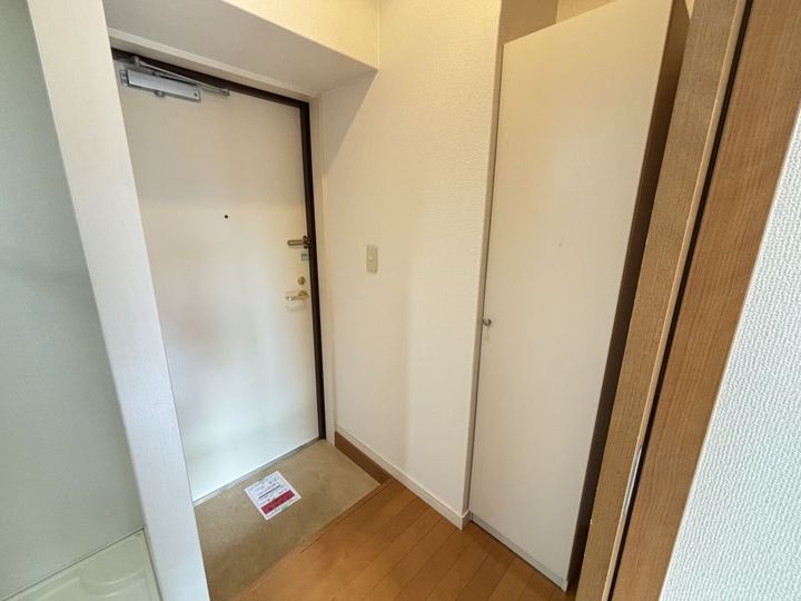 シャーレックの玄関