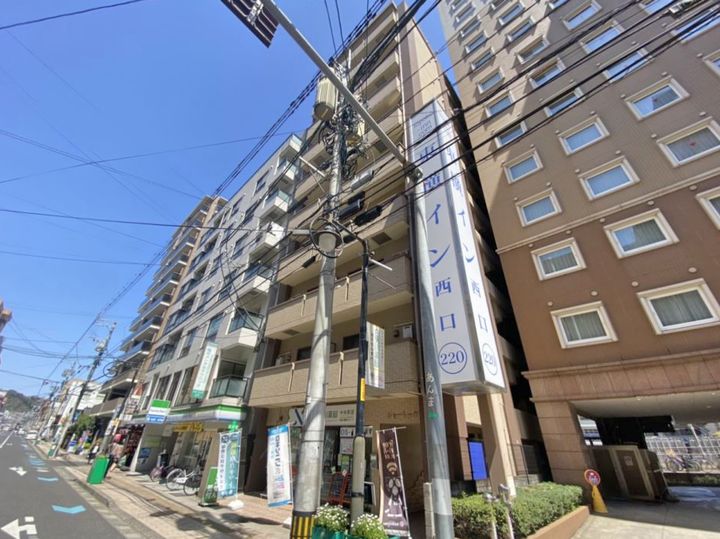 シャーレックの外観