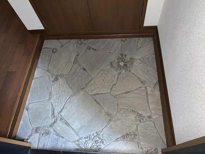 神奈川県秦野市平沢(アパート)の賃貸物件の玄関
