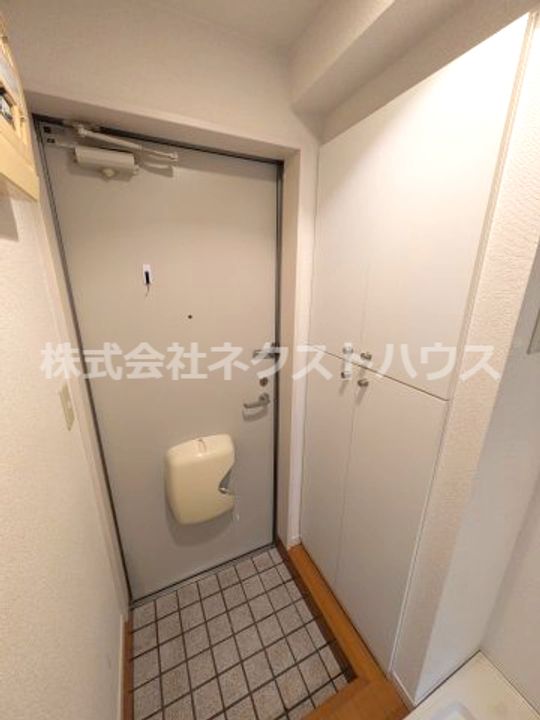 エスポワールマツダの玄関