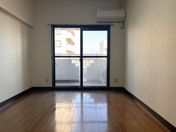 朝日プラザ上之園502号の居間