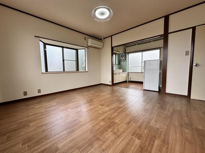 ルートサイド266の内装