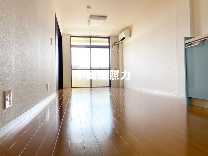 山一戸田ステーツの居間