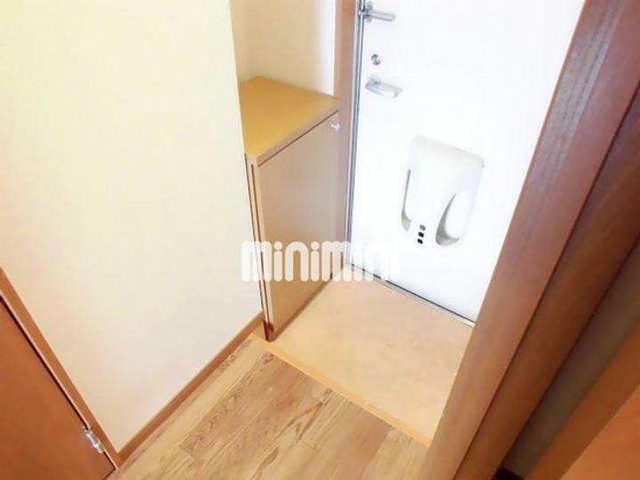 サープラス藤Cの玄関