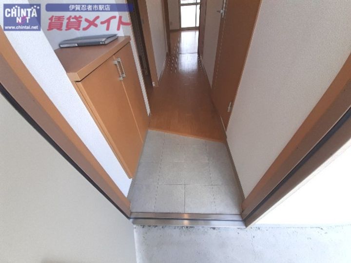 フラット立石B棟(伊賀市別府)の玄関