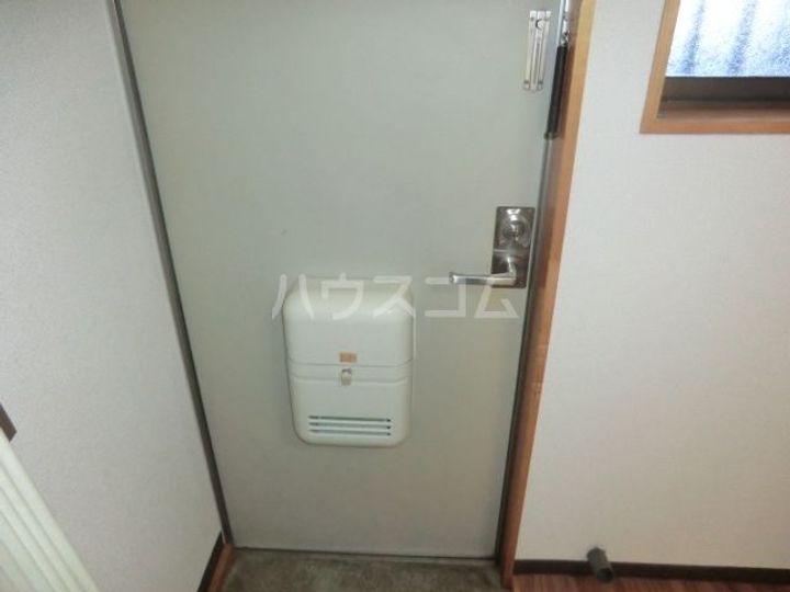 コーポ三角の玄関