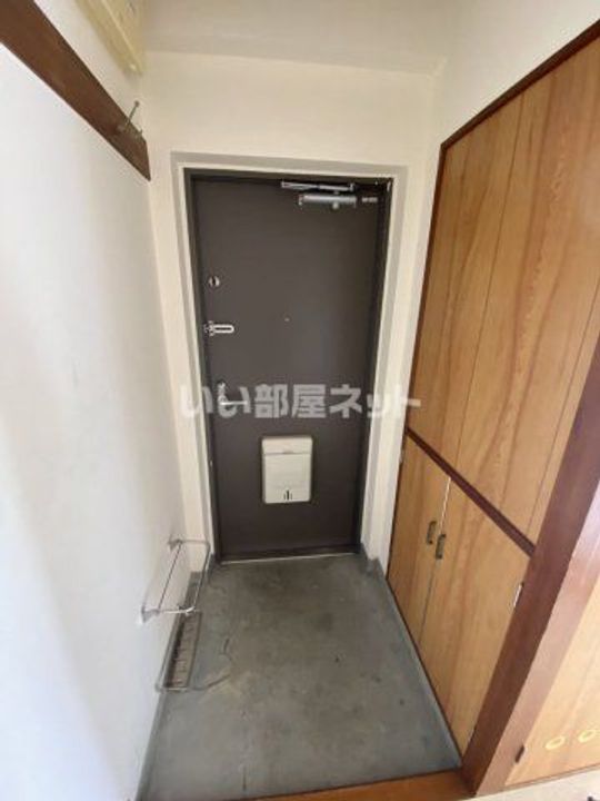 プレジデント津新町の玄関
