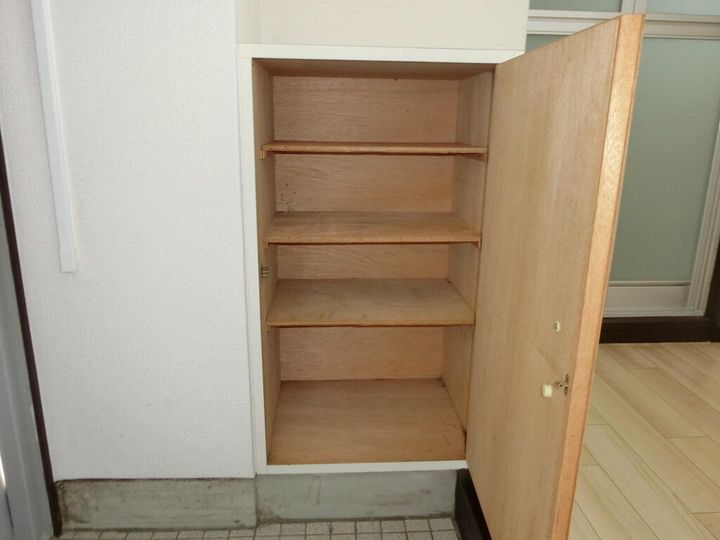 にしきビルの玄関