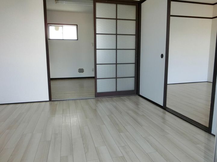 にしきビルの居間