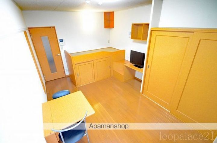 レオパレスRUHEN HEIMの居間