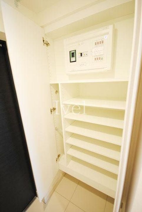 東京都新宿区新小川町(マンション)の賃貸物件の玄関