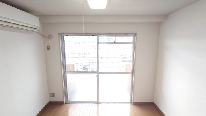 清陽軒ビルの居間