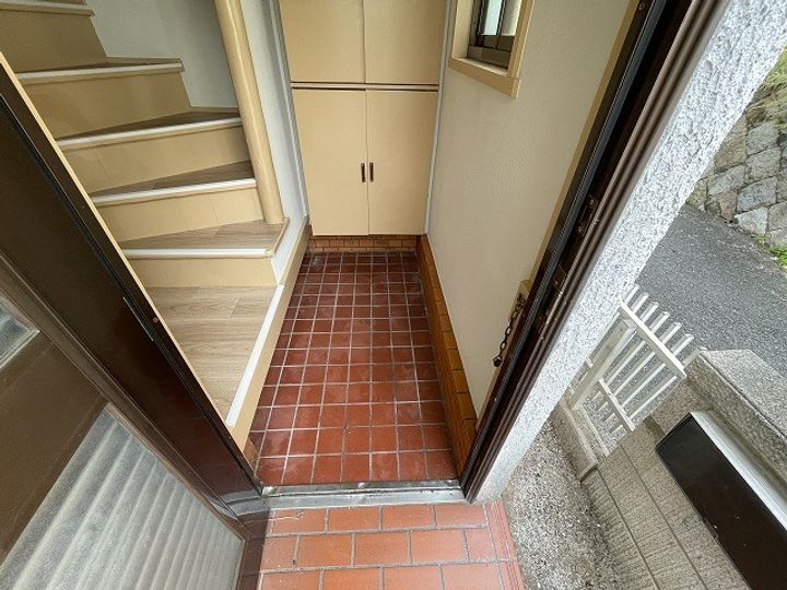大阪府枚方市香里ケ丘1(一戸建)の賃貸物件の玄関
