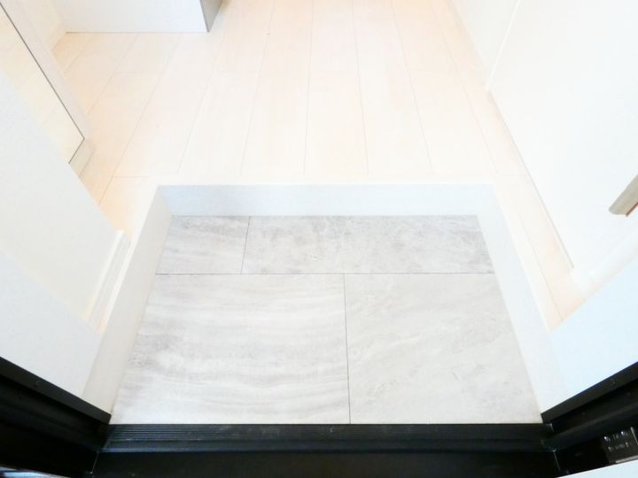 ハーモニーテラス上飯田西町の玄関