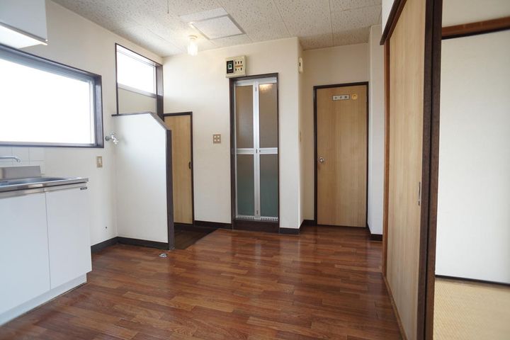 光ハイツの居間
