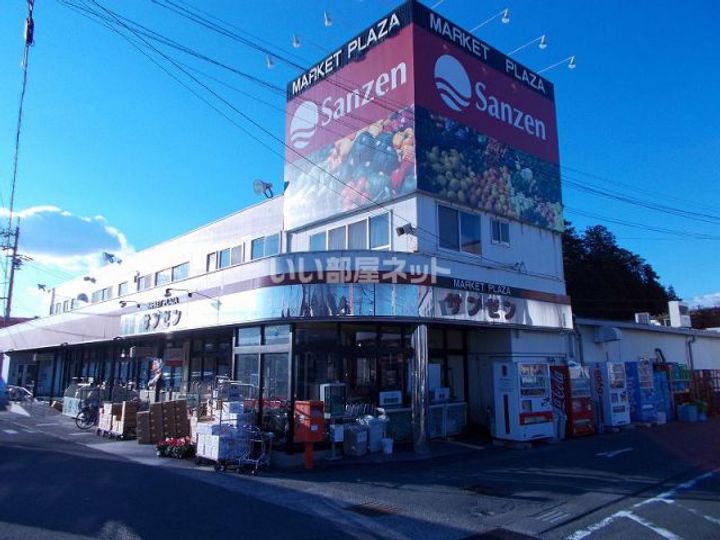 シュロス Aの周辺