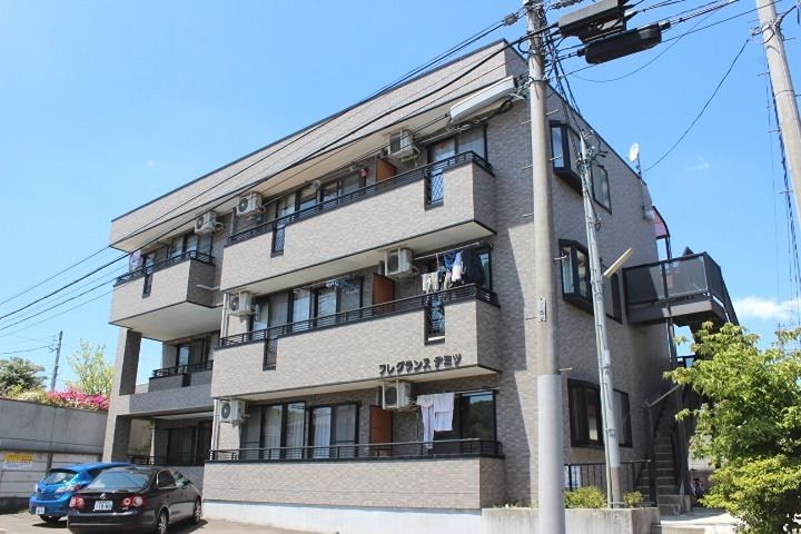 フレグランスデミツの外観