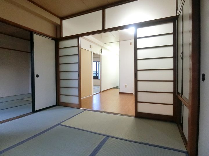 森高マンションの居間