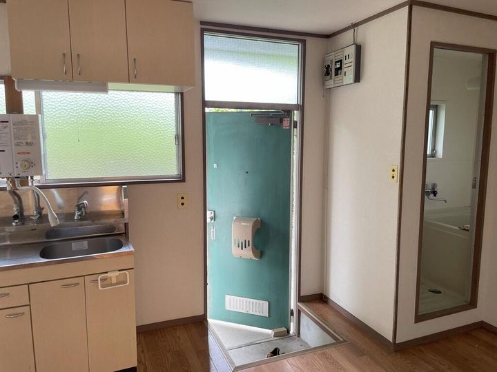 ヨコイコーポの玄関