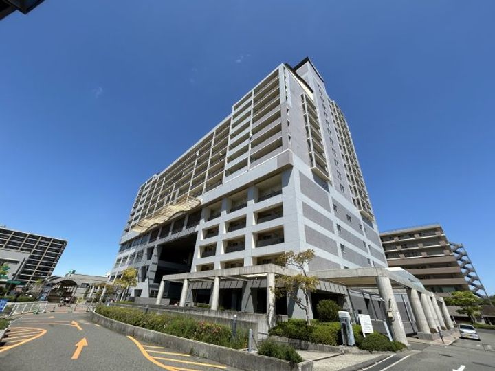 学園カレッジハイツの外観