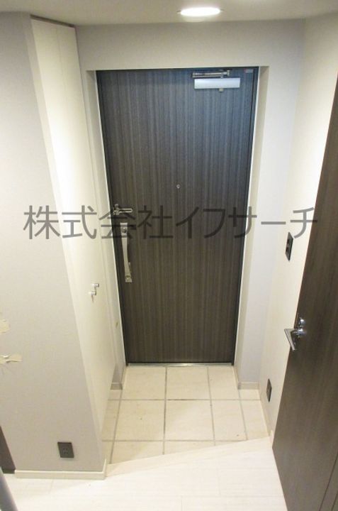 東京都世田谷区池尻2(マンション)の賃貸物件の玄関