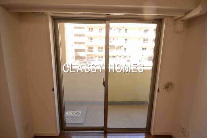 エルフラット田町の居間